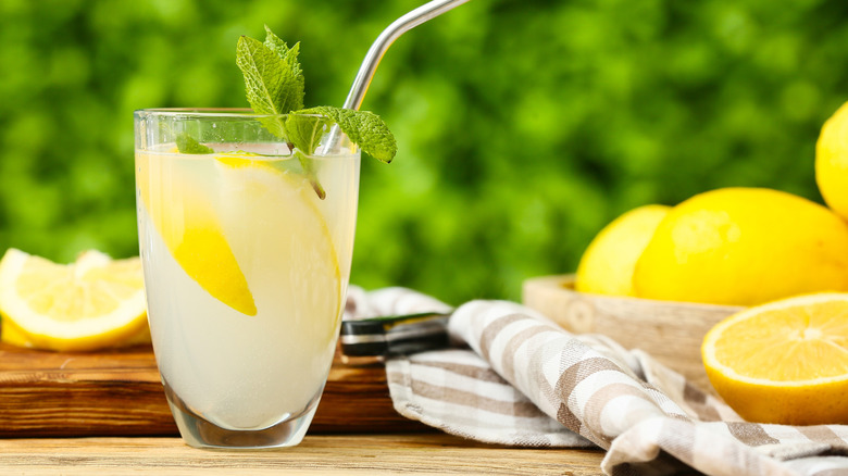 Country-style lemonade cocktail on a table