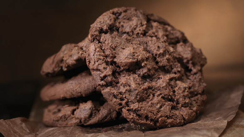 pile of chocolate cookies