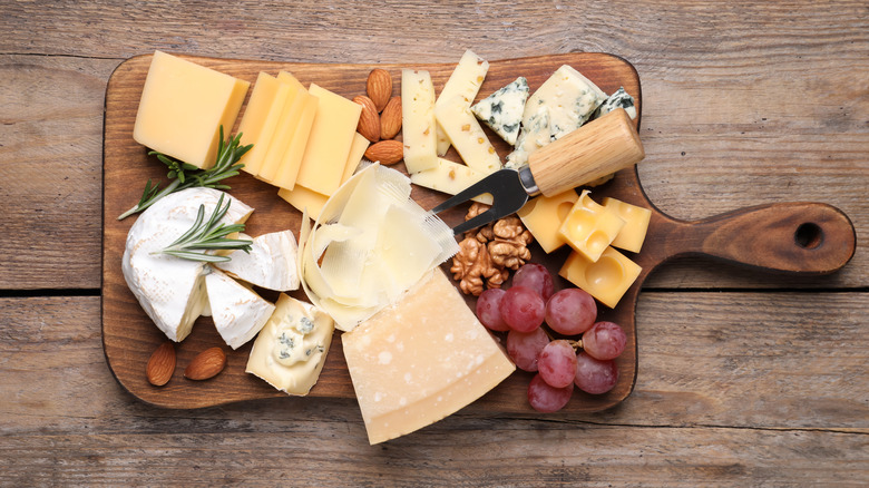Gourmet cheese board