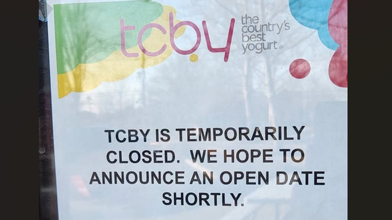 Temporarily closed sign on TCBY door