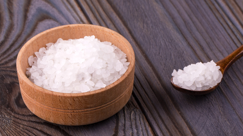 Epsom salt in a bowl