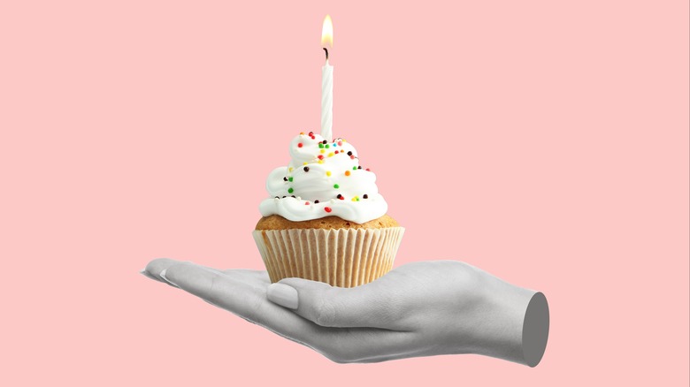 hand holding cupcake