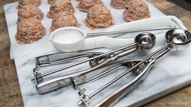 Ice cream scoops and meatballs