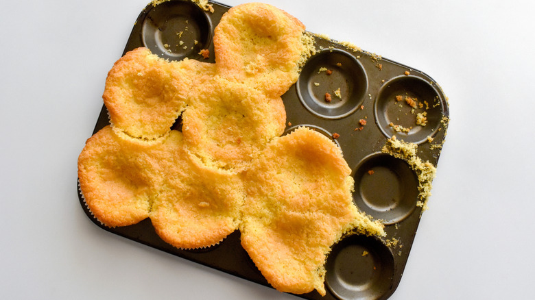 Cupcakes with sunken, spread-out centers