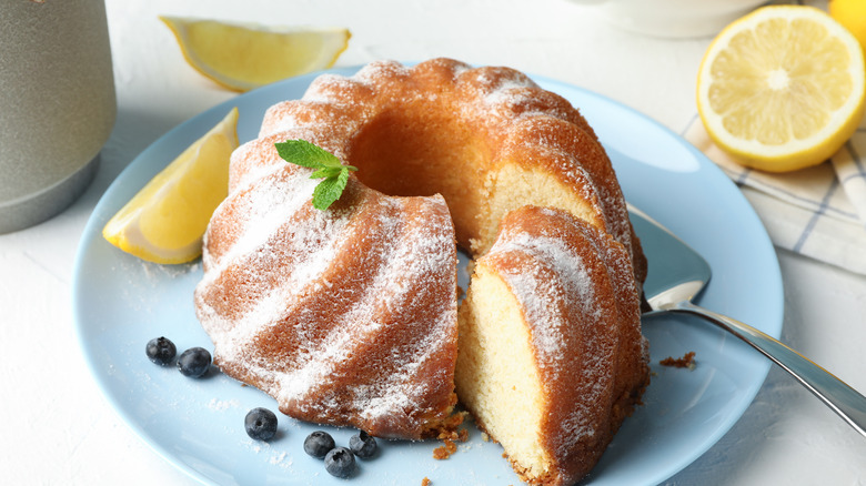 Bundt cake with lemons and blueberries