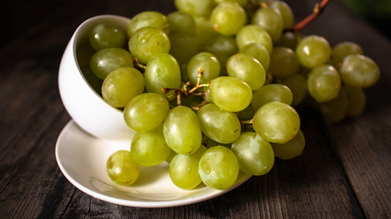 Bowl of green grapes