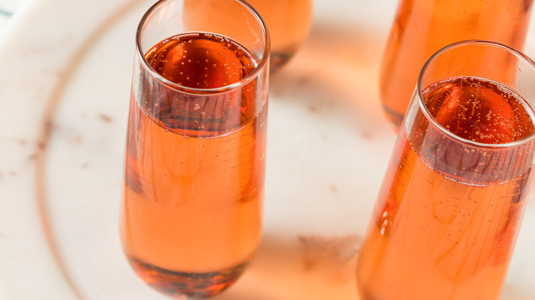 Froccs with rose wine