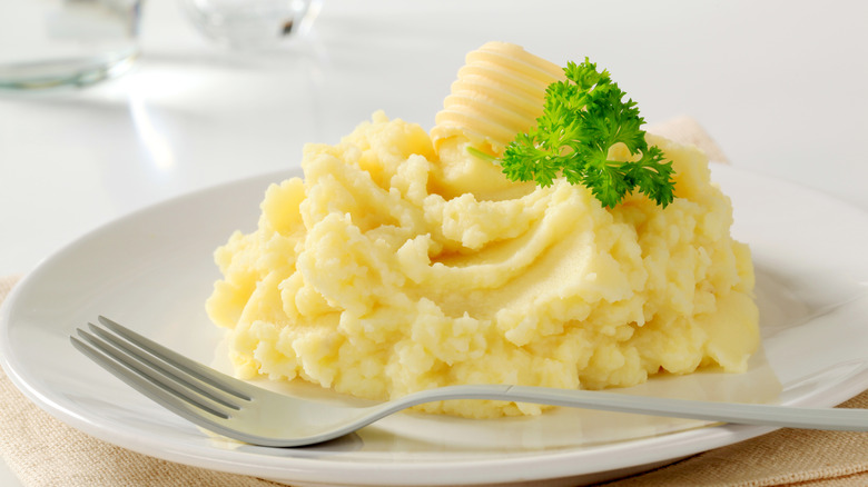 mashed potatoes on a plate