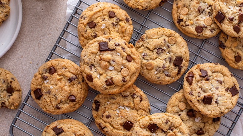 cookies on cooling rack