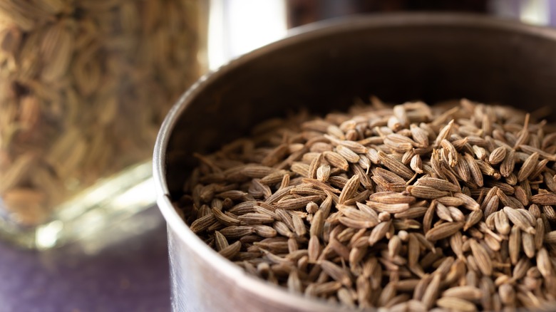 A bowl of cumin seeds