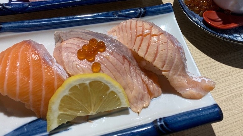 nare sushi on plate