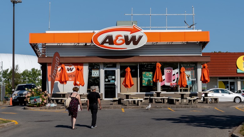 A&W restaurant exterior