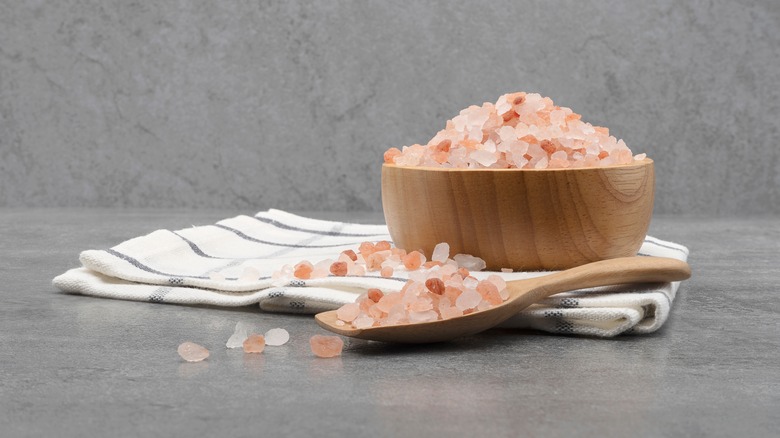 Himalayan salt in bowl