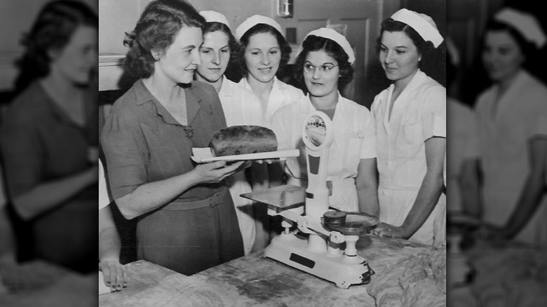 Margaret Rudkin and women with bread