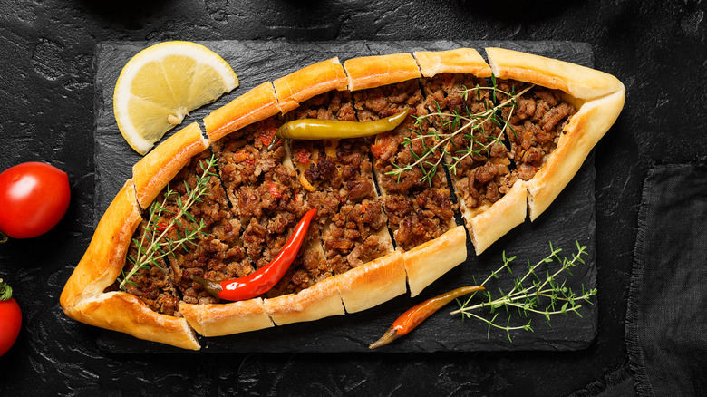 Lamb pizza with peppers