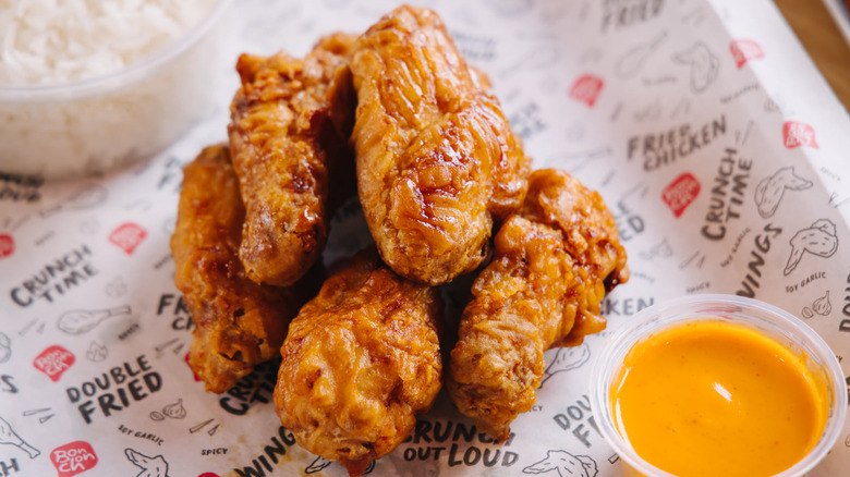 wings and sauce