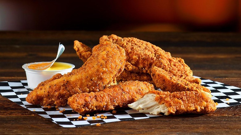 chicken strips with sauce