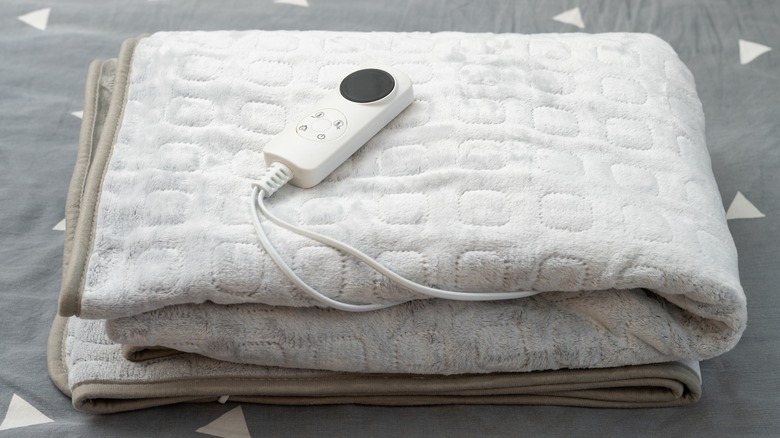 Folded electric blanket 