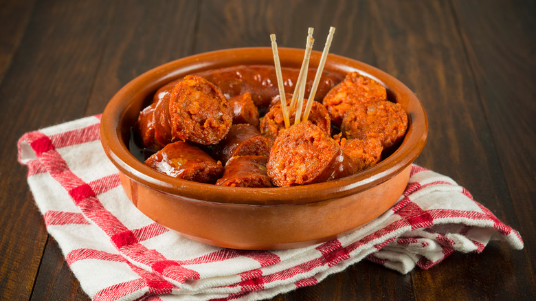 Chorizo a la sidra in terracotta bowl