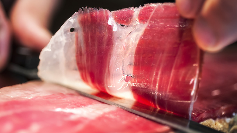 slicing Jamón Ibérico de bellota