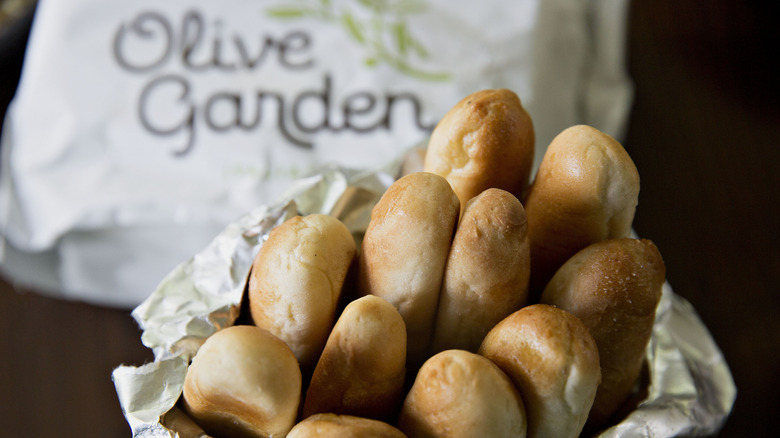 Olive Garden sign 