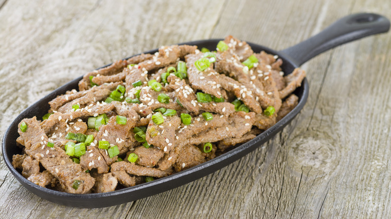 meat cooked on a sizzle platter