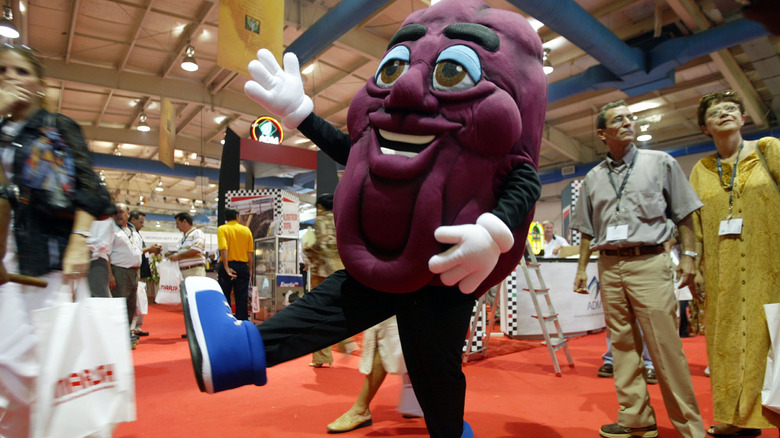 california raisin mascot dancing
