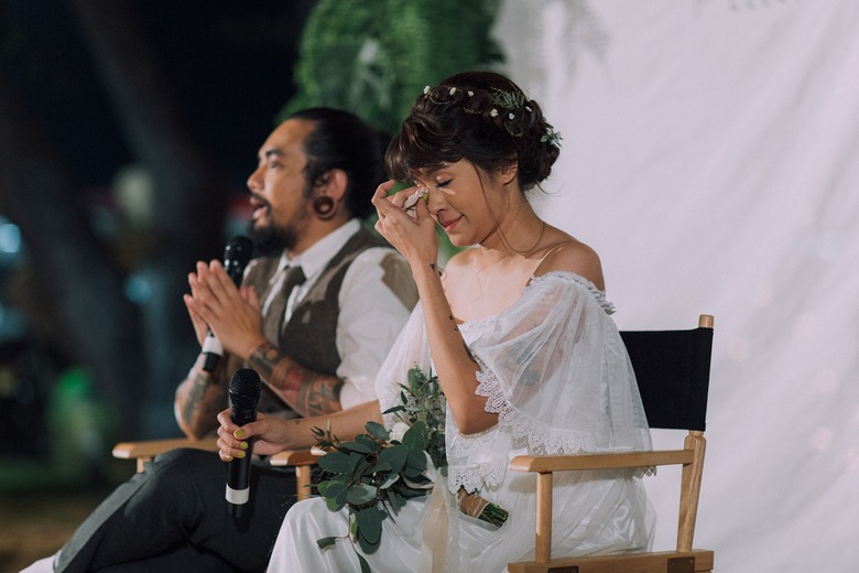 Anecdotes about the bride or groom's exes