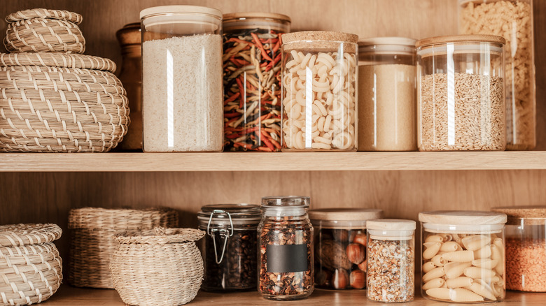 Glass containers with dried goods