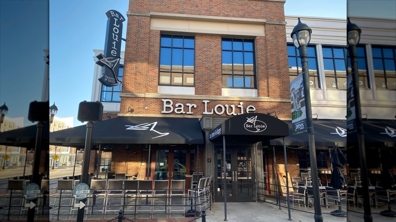 Bar Louie storefront daytime