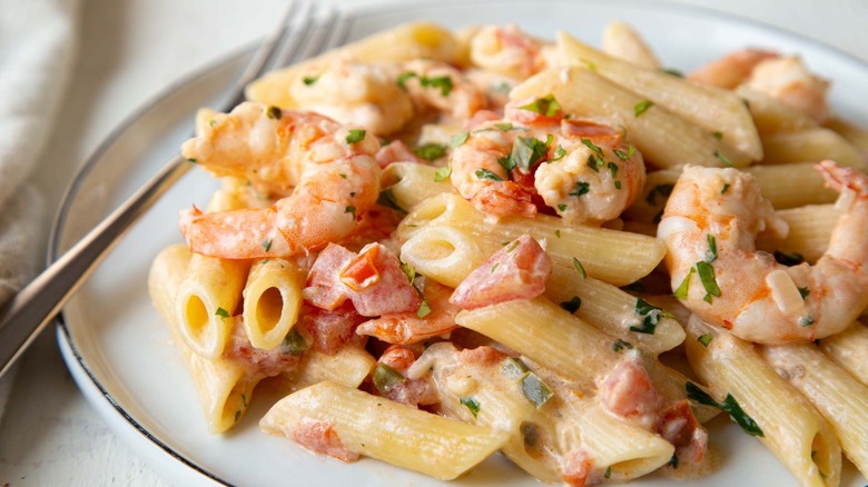 creamy pasta with shrimp and pico de gallo on plate