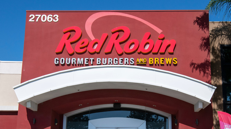 Red Robin restaurant exterior during daytime