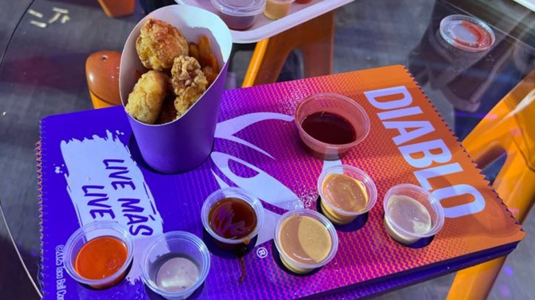 Taco Bell crispy chicken nuggets with an array of sauces