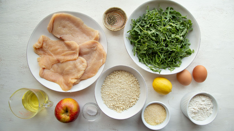 chicken, arugula, apple, and other ingredients