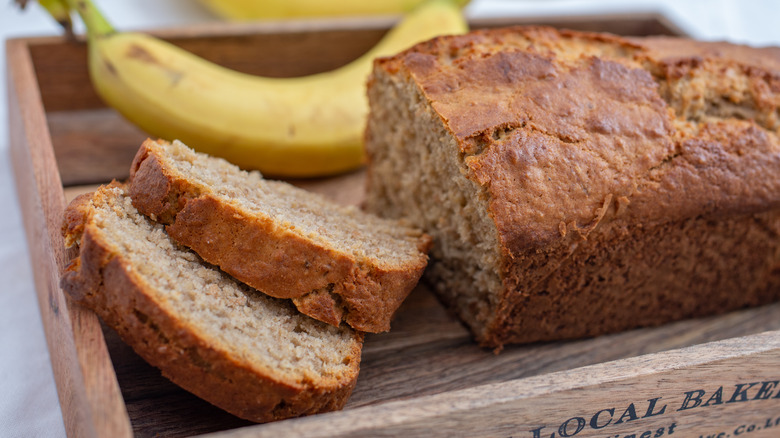 Banana bread and slices