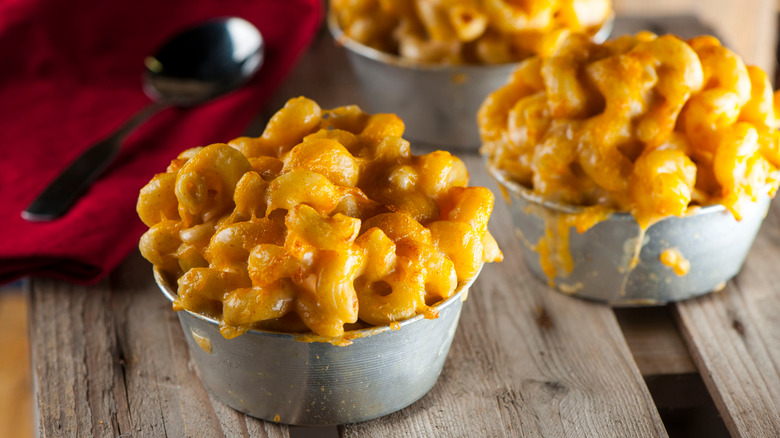 individual mac and cheese bowls