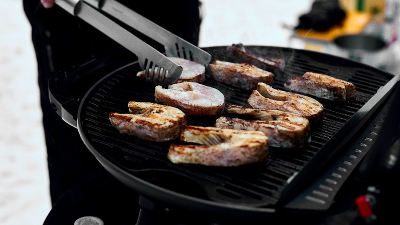 cooking salmon steaks on grill