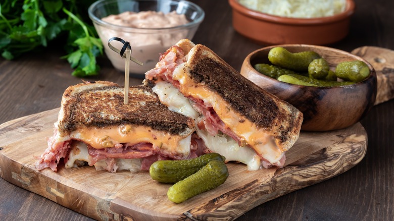 Reuben sandwich with pickles