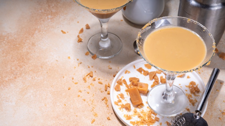 Martini glass with caramels