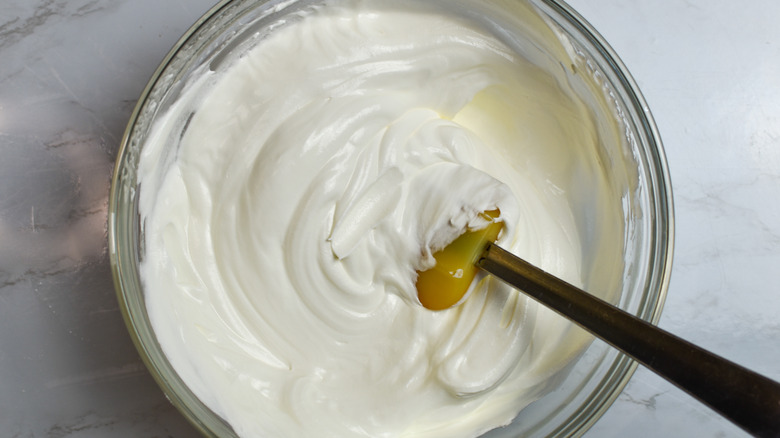 whipped topping in bowl 