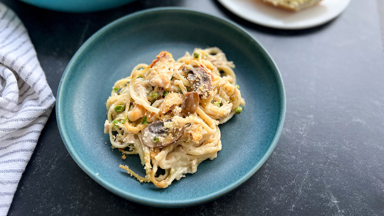 chicken tetrazzini on blue plate