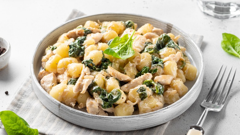 Creamy pasta with spinach