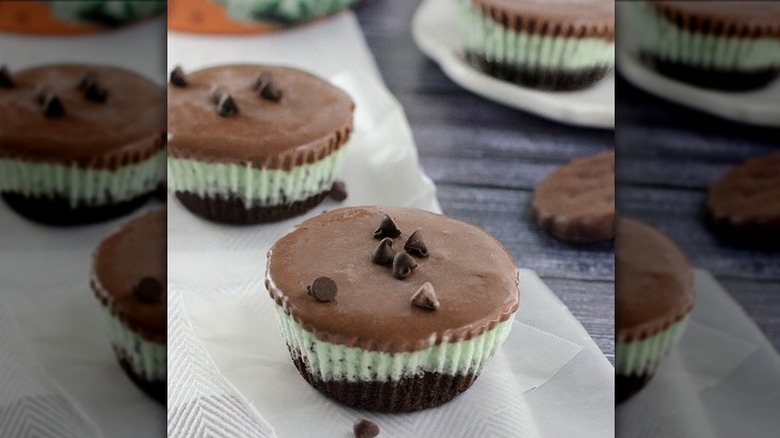 round miniature ice cream cakes