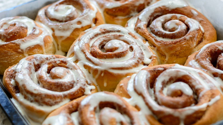 Cinnamon buns on baking tray