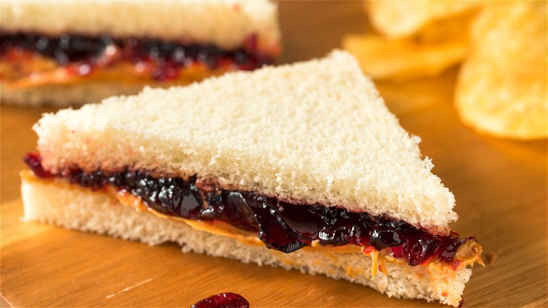 Crustless peanut butter jelly sandwich 