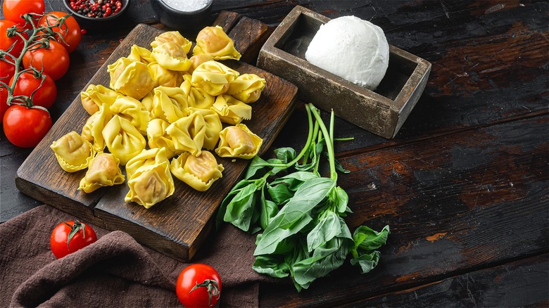 Fresh tortellini with tomato and basil 