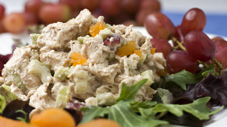 Peppers stuffed with chicken salad