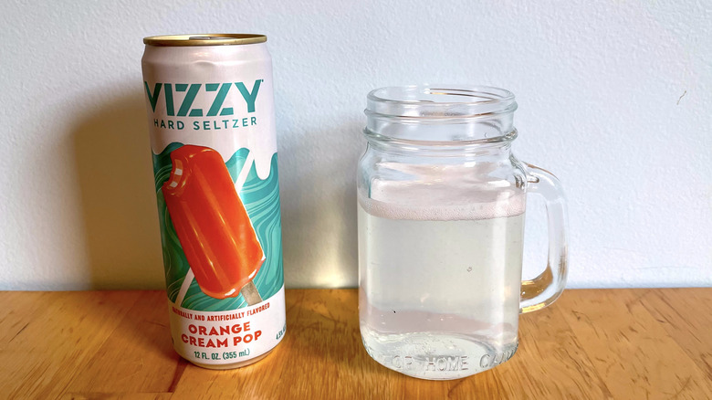 can and glass of Vizzy
