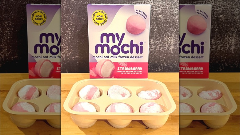 Strawberry with Oat Milk My/Mochi