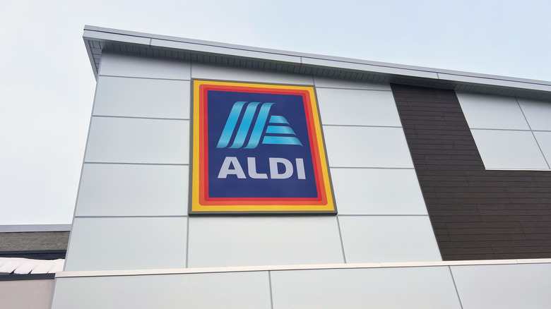 ALDI exterior store signage